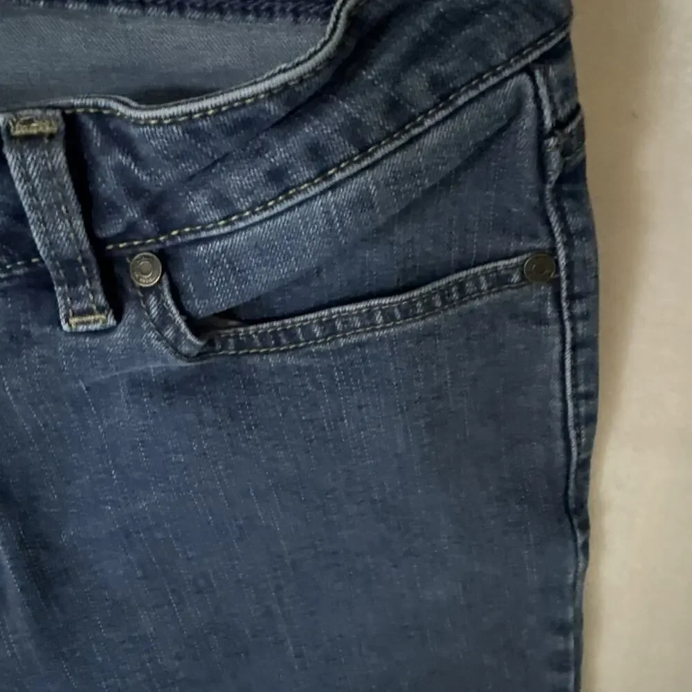 2 Blue Mountain Women's Relaxed Fit 5 Pocket Straight Leg Jeans Size 12